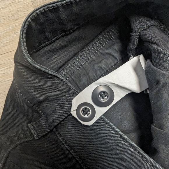 Worn twice, Prana capris, button fly, size 2 - Picture 7 of 7